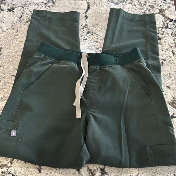 Men’s Moss Green Figs scrub Pants - Picture 3 of 6